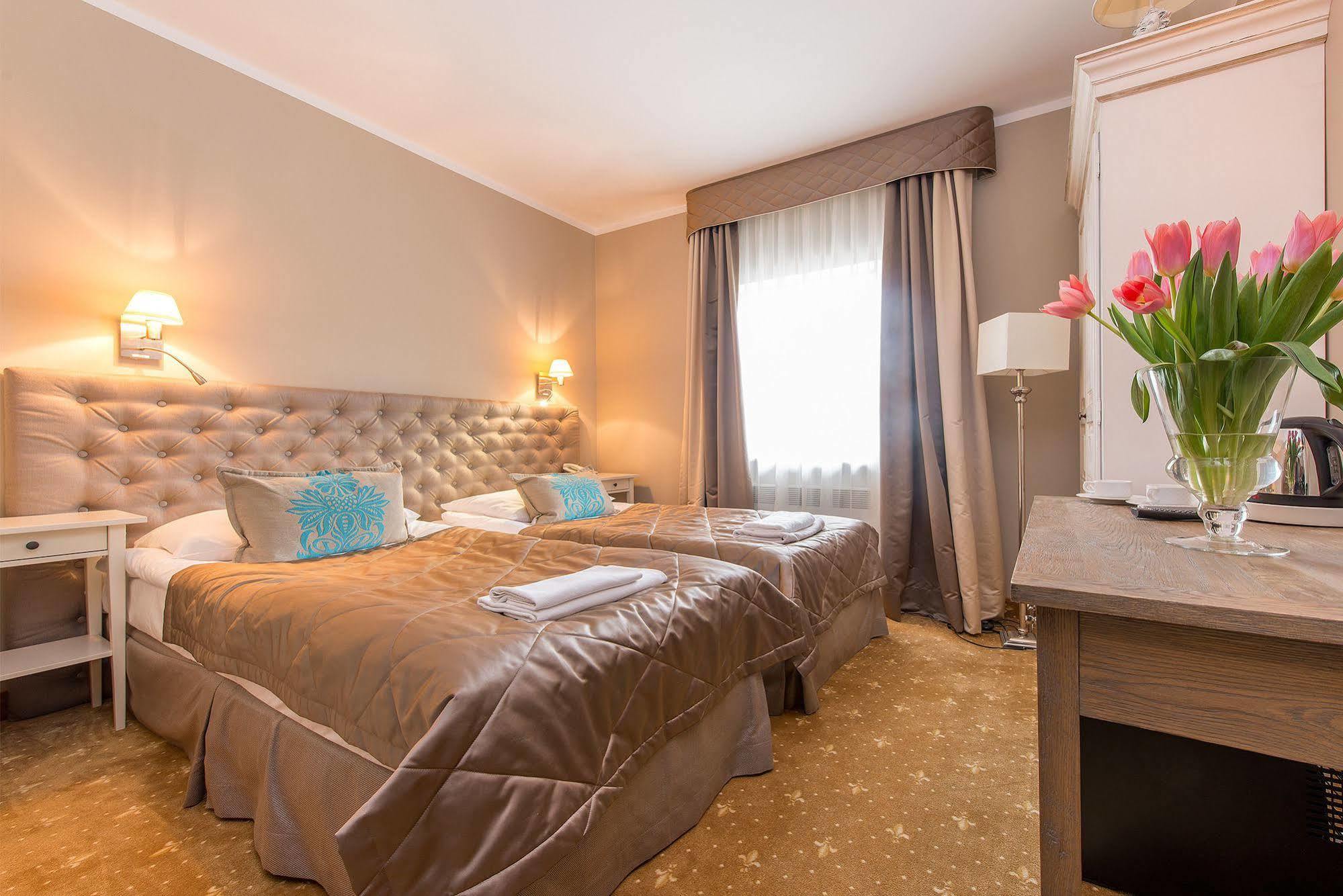 Riviera Resort Airport Modlin Olszewnica Nowa Екстер'єр фото