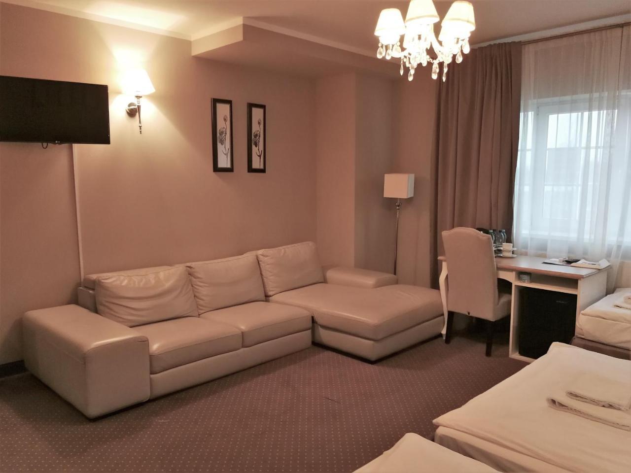 Riviera Resort Airport Modlin Olszewnica Nowa Екстер'єр фото