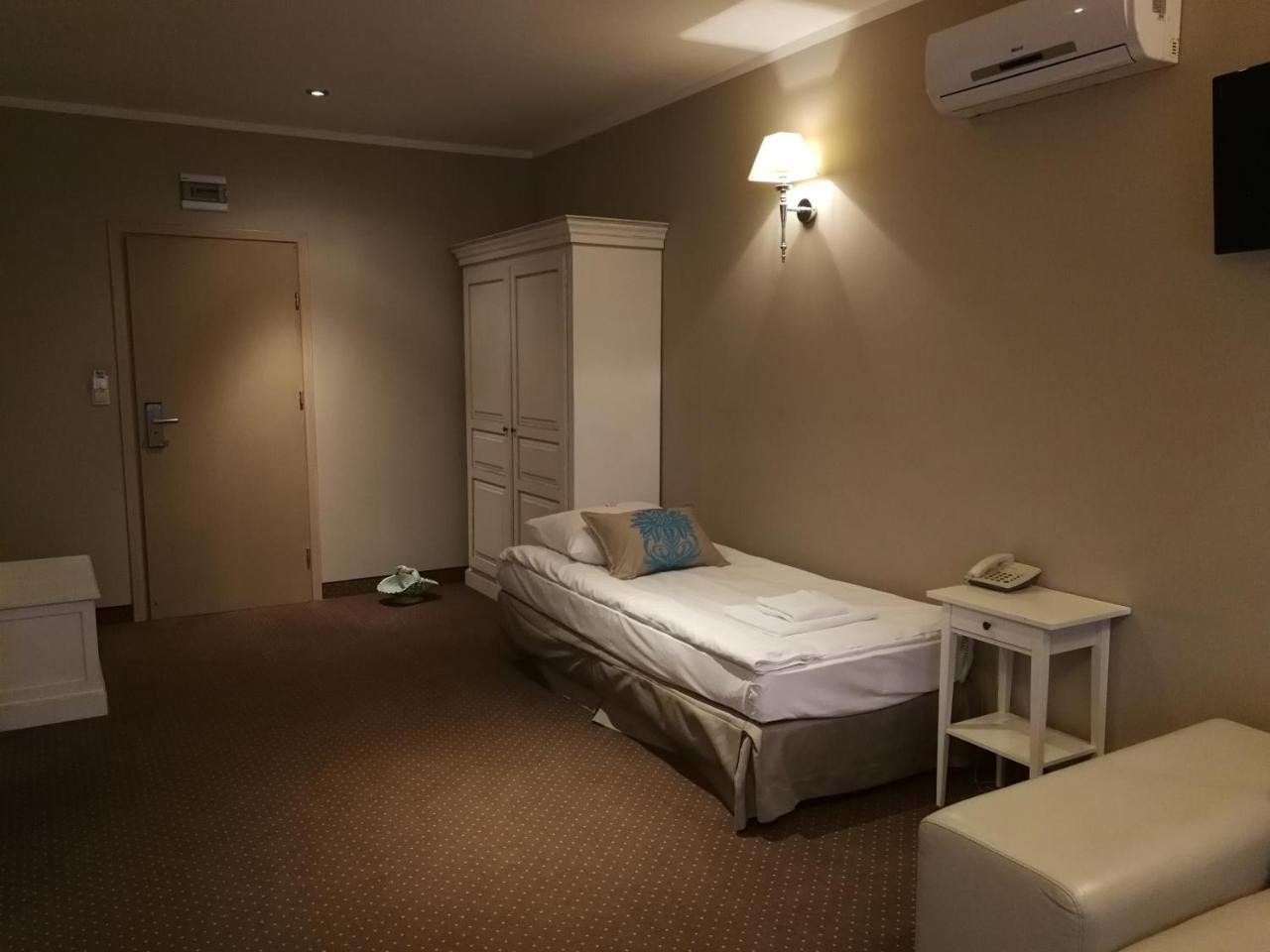 Riviera Resort Airport Modlin Olszewnica Nowa Екстер'єр фото